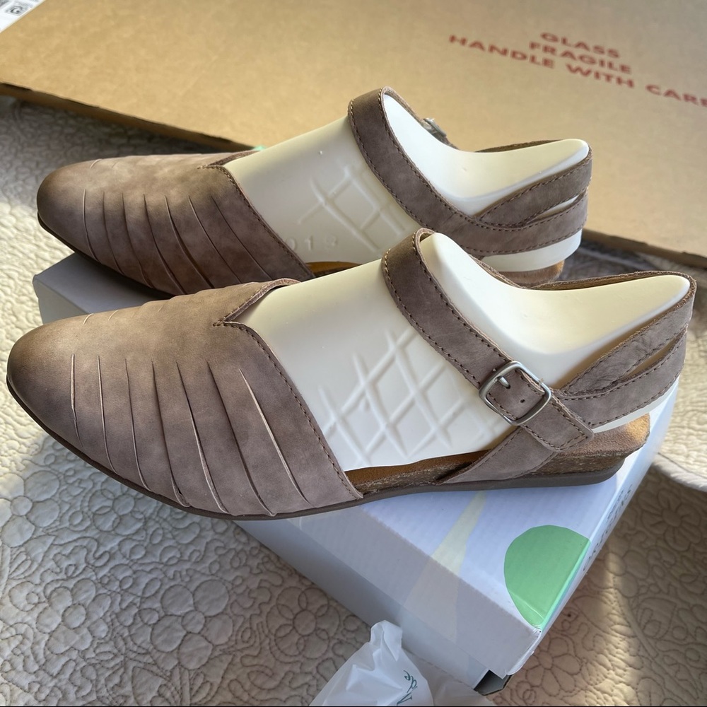 Shoes Earth origins SZ 9 New in box